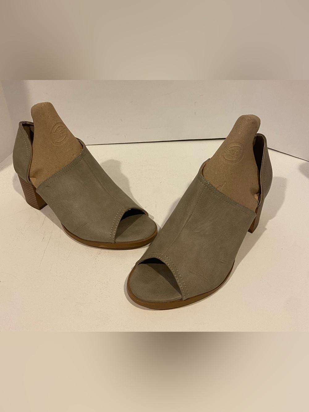 Ams Prize-2 Cut Out Side Peep Toe Ankle Bootie Women's Size 10